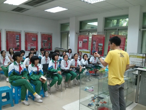 广州市第四十七中学汇景实验学校师生参观科普基地