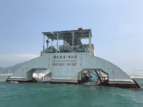 陈勇院士一行赴珠海万山岛调研波浪能发电系统及港珠澳大桥岛隧工程